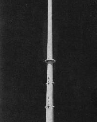 Рис. 2. Первый вариант проекта железобетонной башни высотой 500 м (фото с макета)