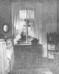 Псков. Улица Ленина, дом № 3. В этой комнате с 7 марта по 18 мая ст. ст. 1900 года жил В.И. Ленин